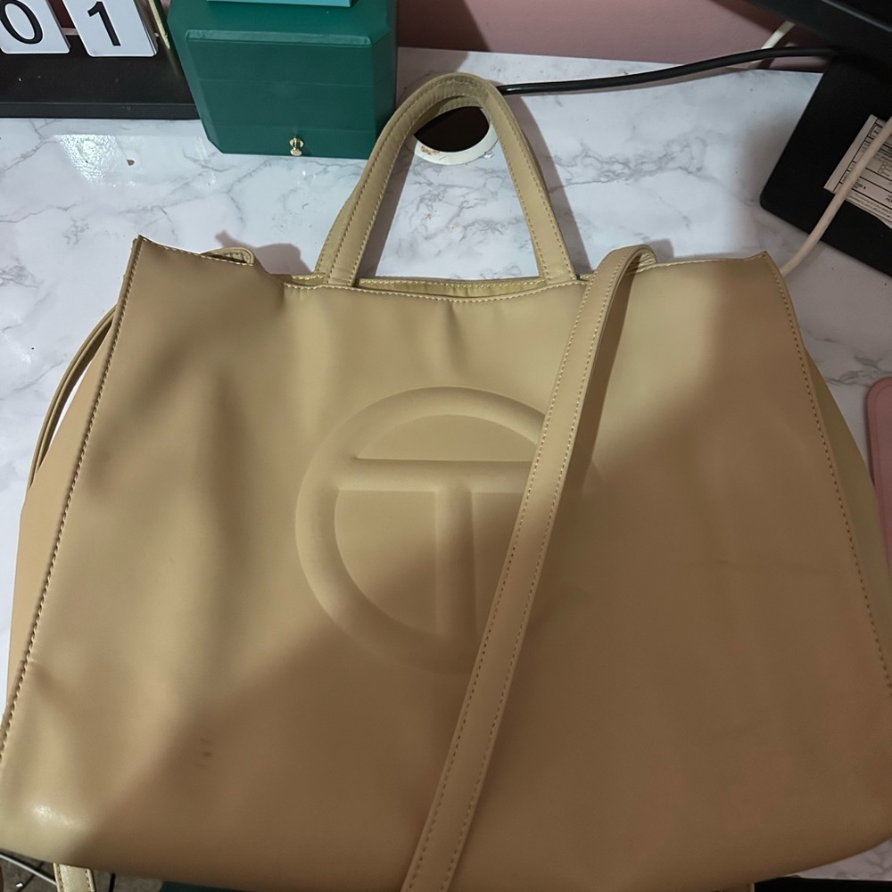 Medium telfar bag